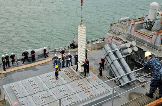 نصب سامانه موشکی برد بلند باور ۳۷۳ بر روی تری‌ماران سفینه در پروژه نگین نیروی دریایی ایران