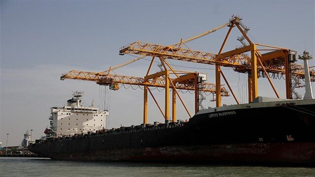 ۲۷ هزار تن برنج از کشتی تجاری در بندر بوشهر در حال تخلیه است