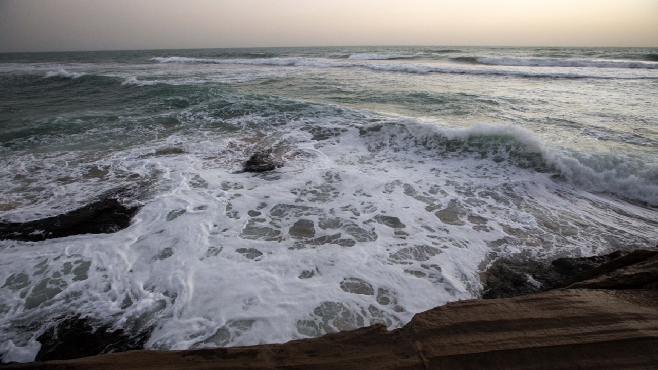 آب‌های شمالی خلیج فارس تا دوشنبه مواج و متلاطم است/شناور‌ها احتیاط کنند