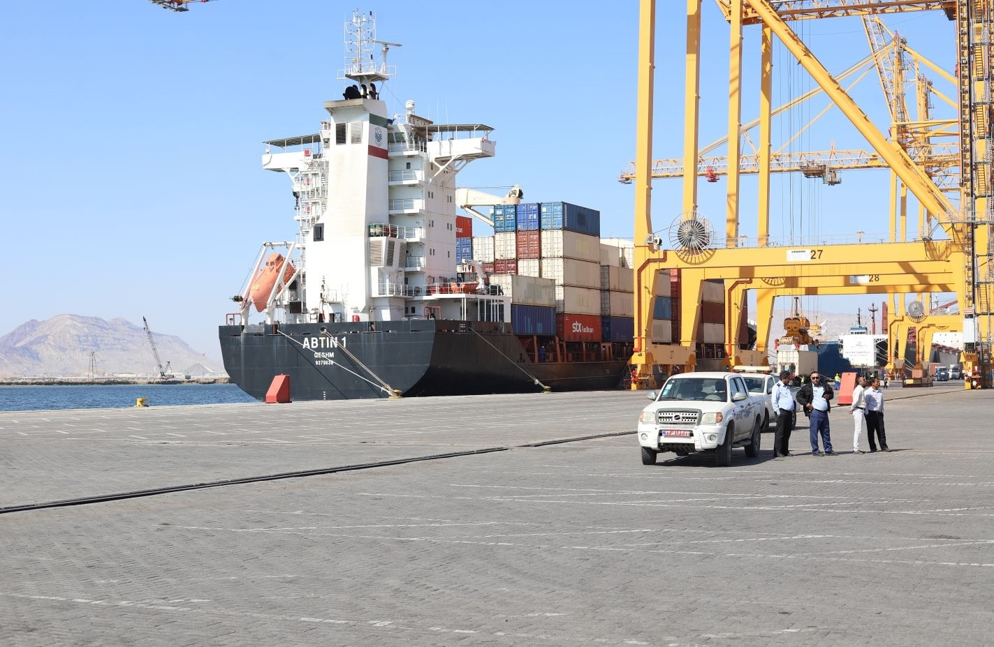 پهلوگیری ۴ کشتی غول‌پیکر حامل کالای اساسی در بندر شهید رجایی/ ۸ کشتی کالای اساسی در راه ایران