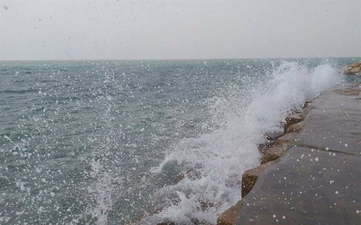 آب‌های شمال غرب خلیج فارس مواج است/شناور‌ها احتیاط کنند