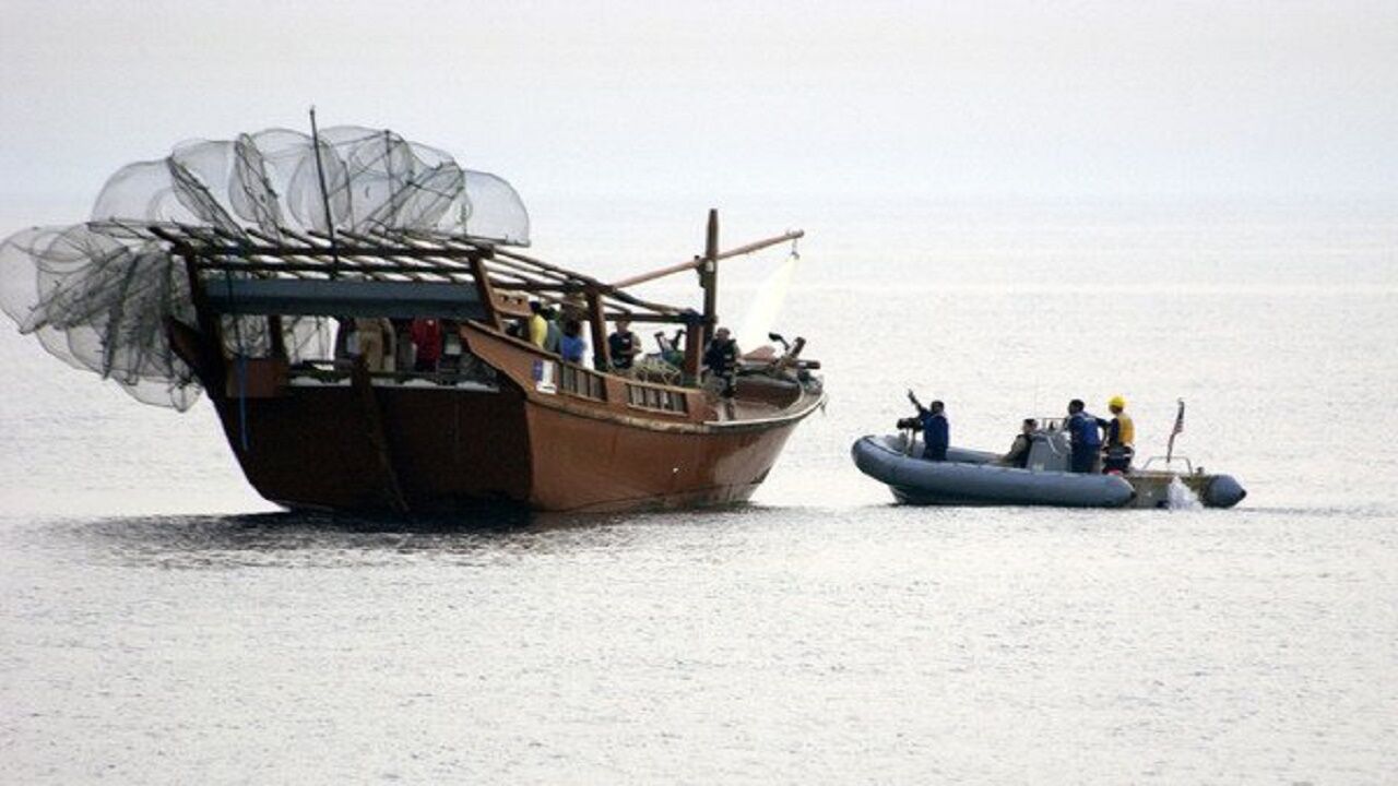 توقیف پنج فروند شناور صیادی حامل سوخت قاچاق در آب‌های خلیج فارس