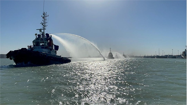 صدای بوق کشتی‌ها در اسکله‌های بندر بوشهر طنین‌انداز شد