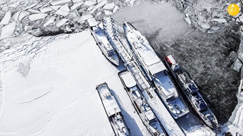 یخ زدن کشتی‌ها در دریاچه بایکال(+ تصاویر)