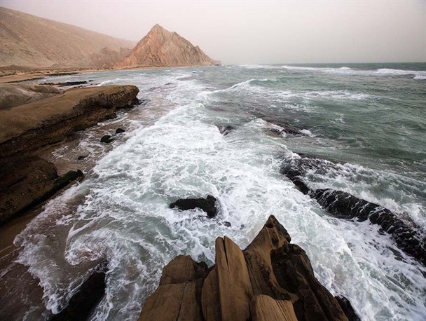 آب‌های شمال غرب خلیج فارس از روز پنجشنبه مواج و توفانی است