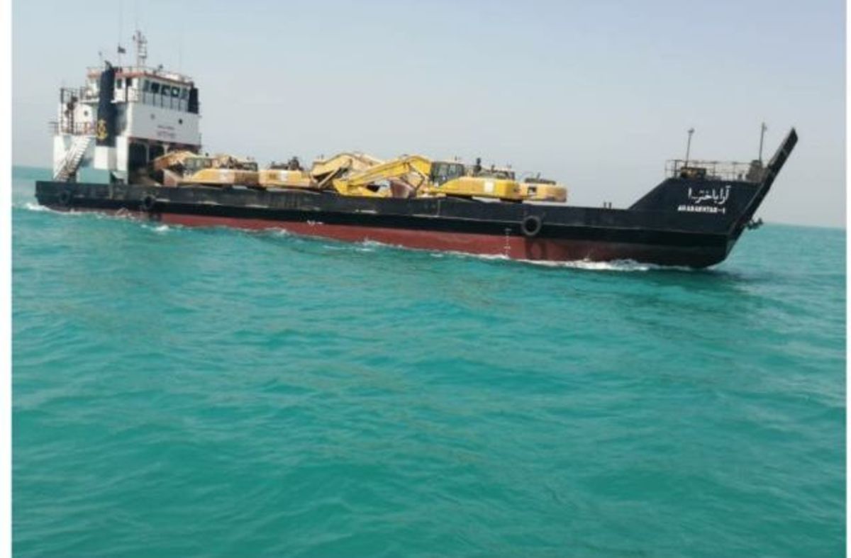 توقیف ۵ شناور حامل سوخت قاچاق در آب‌های شمال غرب خلیج فارس