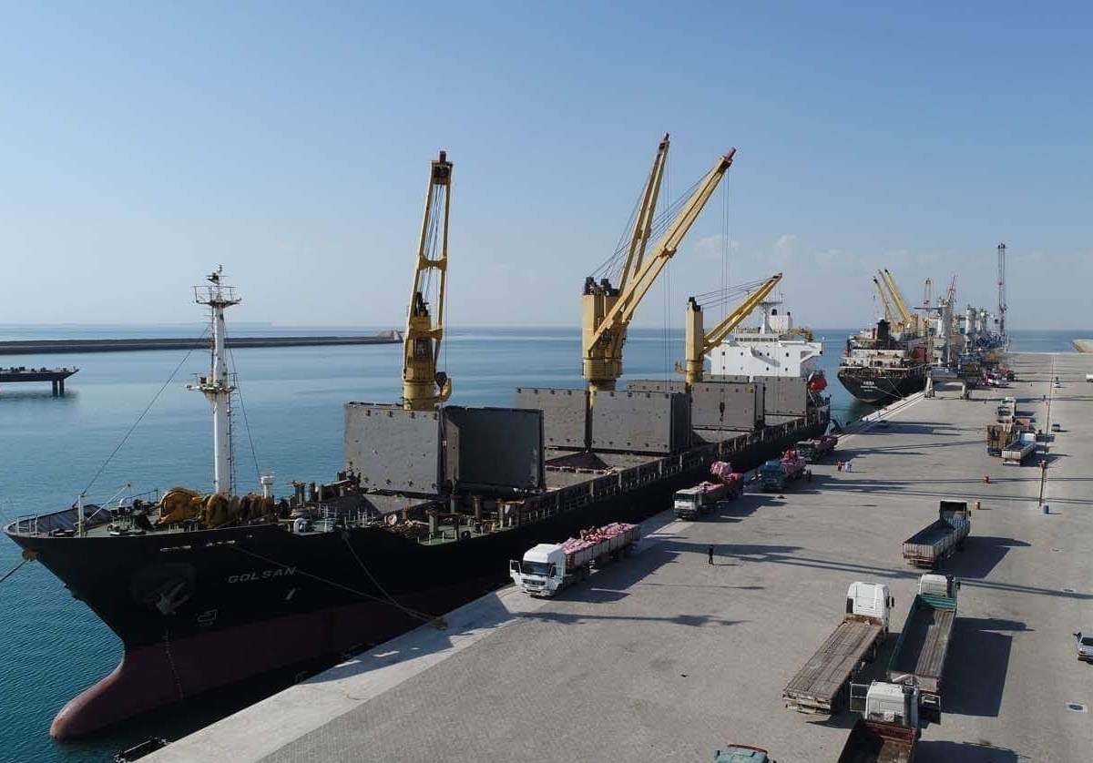 پهلوگیری سه کشتی گندم در اسکله بندر امام خمینی