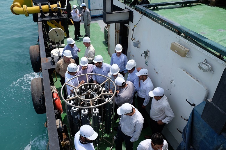 بازدید جمعی از مدیران مجموعه‌های نفتی از کاوشگر خلیج فارس