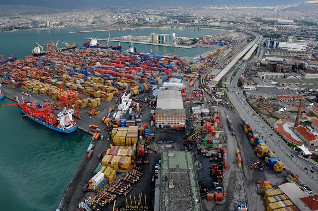 حمل و نقل دریایی و بنادر ترکیه به کمک زلزله زدگان شتافت