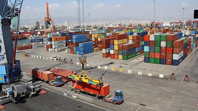 واردات بیش از ۱۵ میلیون تُن کالا از گمرکات خوزستان