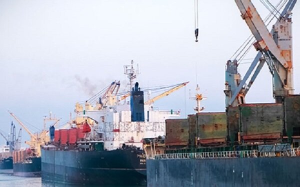 مدیرکل ترانزیت، لجستیک و توافقنامه‌ها سازمان بنادر و دریانوردی: تخفیف‌ در تعرفه‌های خدمات دریایی و بندری در حال بازنگری است