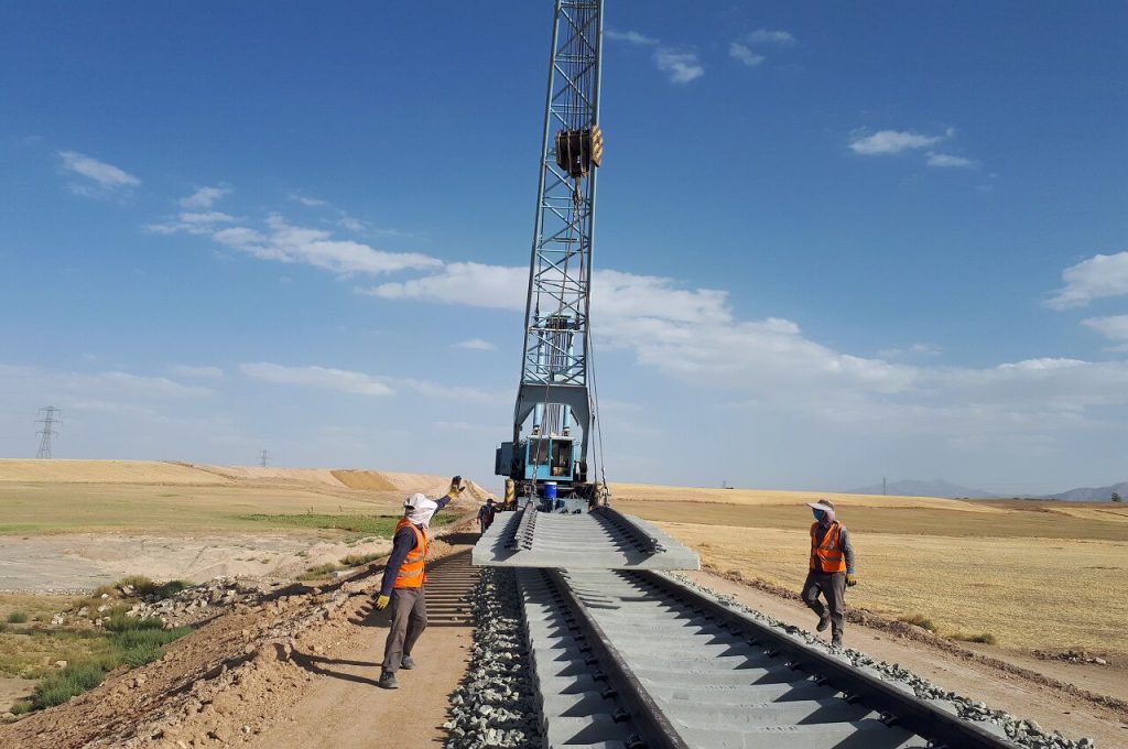 خروج فارس از بن بست ریلی با اتصال راه آهن به دریا