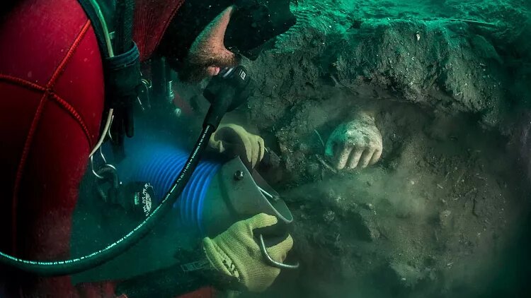 کشف شگفت‌انگیز گنج بزرگ فرعون زیر آب/ عکس