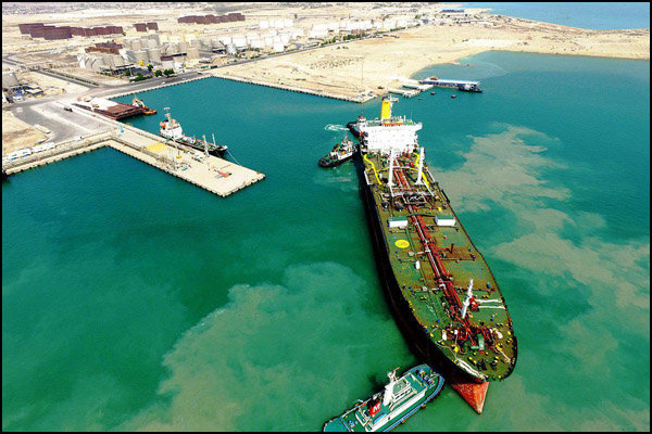 نخستین محموله نفتی از بندر خرمشهر به مقصد امارات بارگیری شد