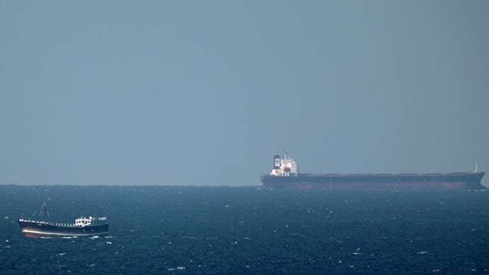انفجار در یک کشتی تجاری انگلیس در خلیج عمان