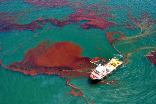 پاکسازی ۲۷ مورد سانحه آلودگی دریایی در نیمه اول امسال