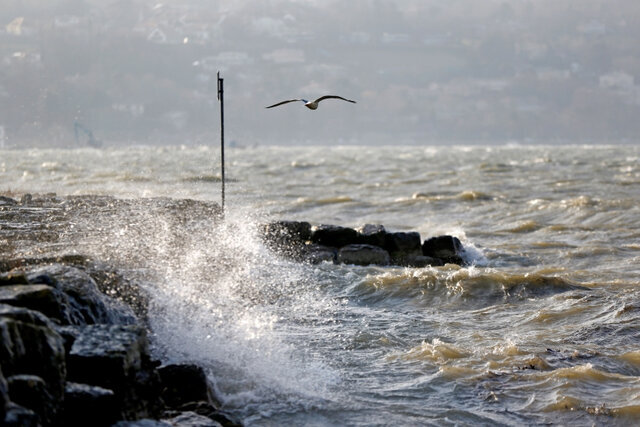 ارتفاع موج در خلیج‌فارس تا ۱.۵ متر می‌رسد /افزایش دمای هوا و گردوخاک