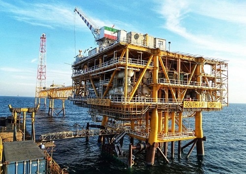رنگ ‌آمیزی سکوی یازدهم پارس جنوبی در خلیج فارس / همراه تصاویر
