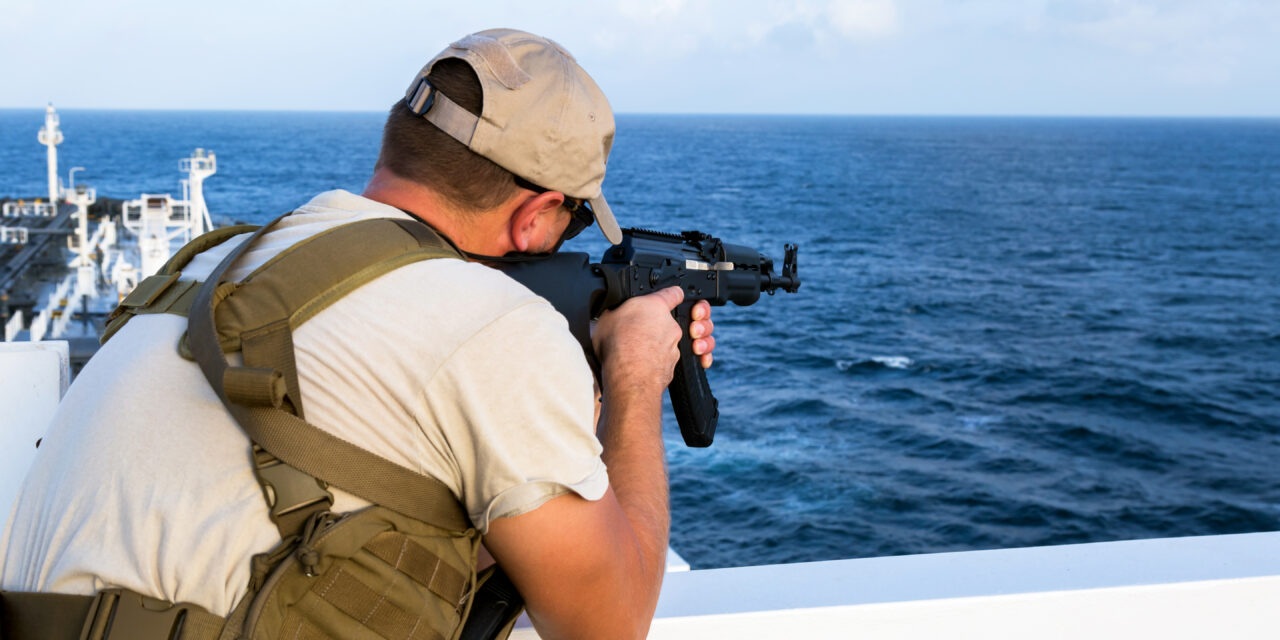 همکاری شرکت‌های امنیتی خصوصی با نیروی دریایی نیجریه برای مقابله با دزدی دریایی