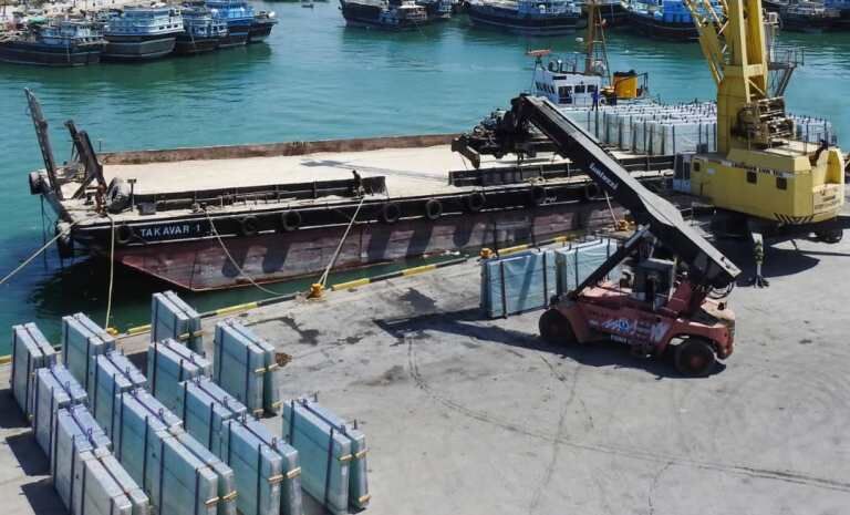یکهزار و ۳۵۰ تن شیشه از گناوه به قطر صادر شد