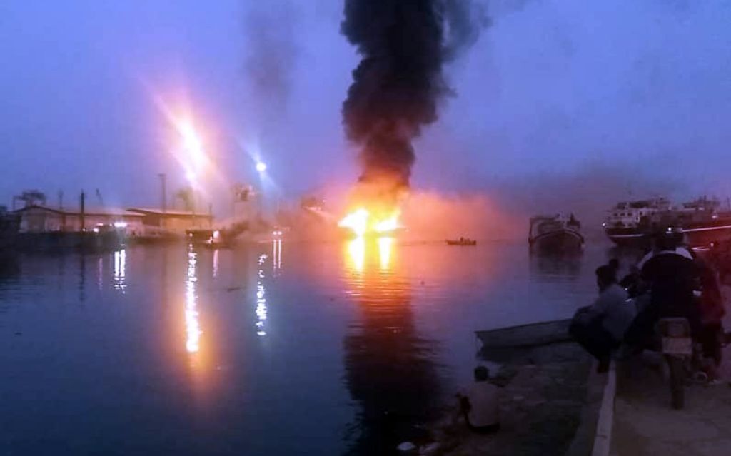 گزارش تصویری آتش سوزی شناورها در خور گناوه