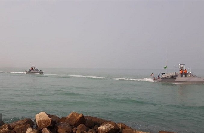 رزمایش اقتدار دریایی در آب‌های خلیج فارس برگزار شد
