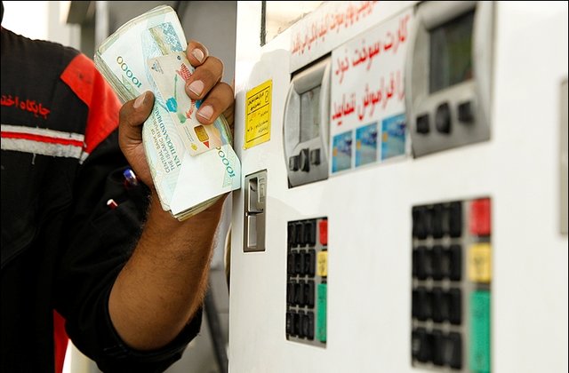 معاون وزیر اقتصاد: دولت هیچ برنامه‌ای برای افزایش قیمت بنزین ندارد