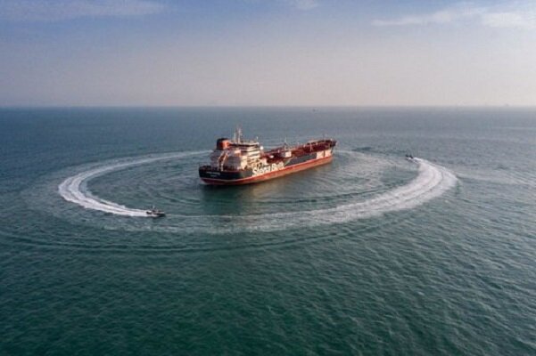 شناور خارجی حامل سوخت قاچاق در خلیج فارس توقیف شد