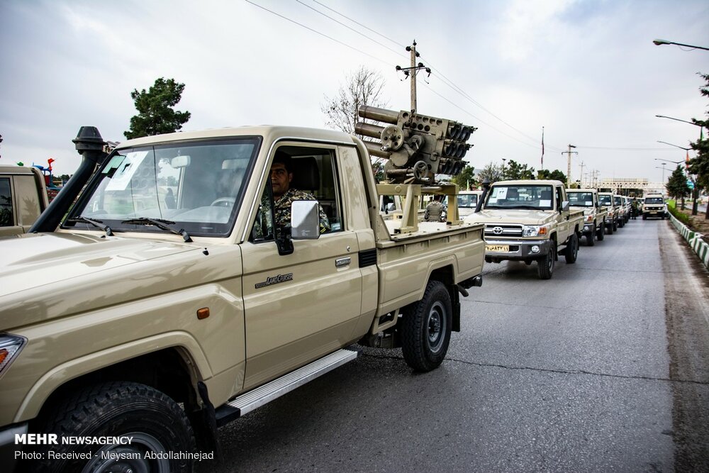 مراسم رژه روز ارتش آغاز شد/ آخرین تجهیزات ارتش رونمایی می‌شود
