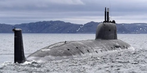چرا زیر دریایی های روسیه پنجره دارند اما زیر دریایی های امریکایی نه؟