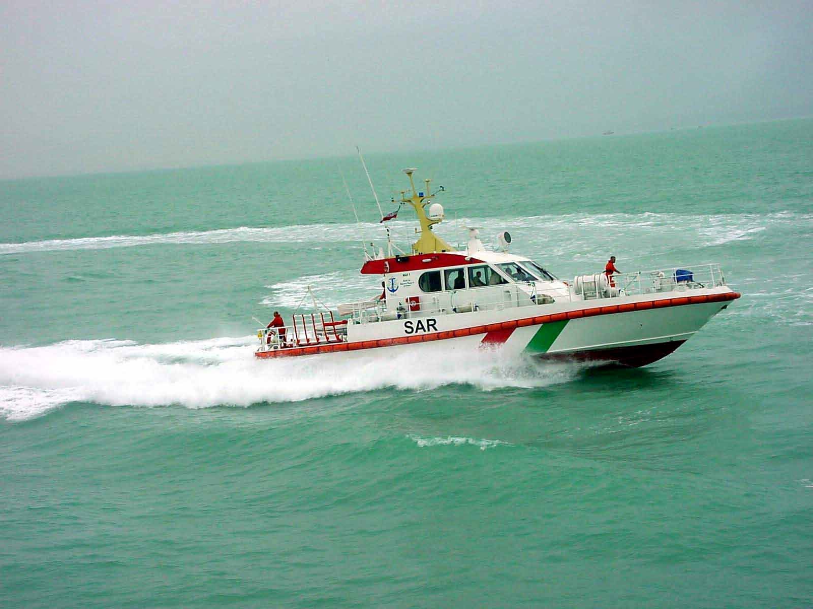 شناور باری با ۹ ملوان از خطر غرق شدن در خلیج فارس نجات یافتند