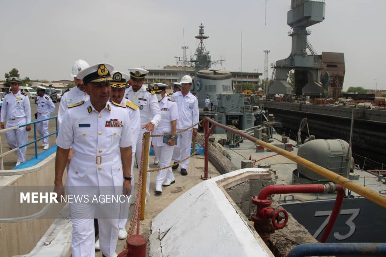 بازدید فرمانده نیروی دریایی عمان از منطقه یکم امامت نداجا