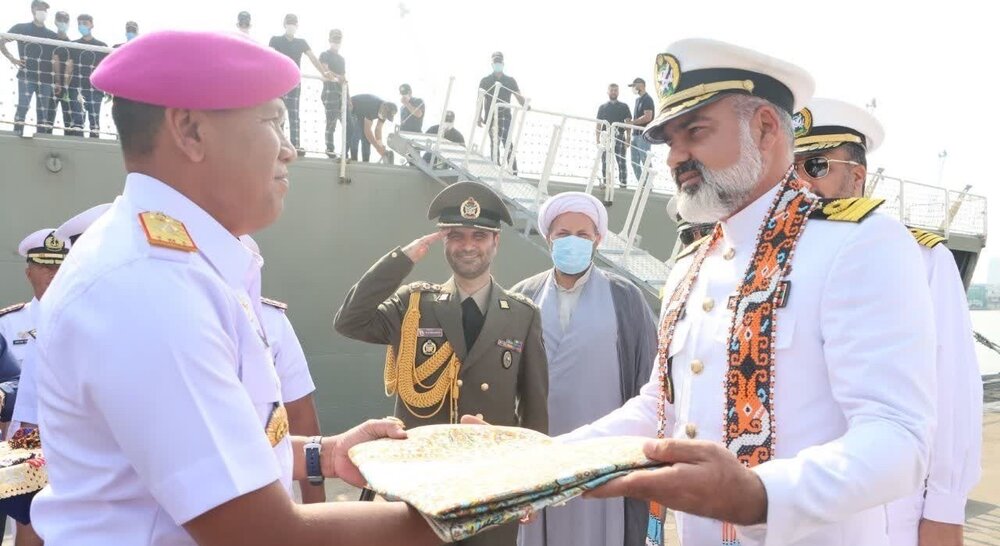 ناوگروه صلح و دوستی نیروی دریایی ارتش در بندر جاکارتا پهلو گرفت
