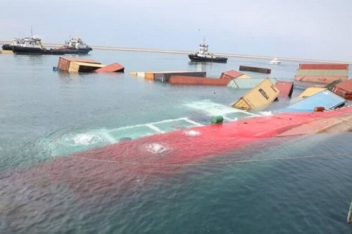 کشتی کانتینری ANIL در اسکله پارس بندر عسلویه غرق شد