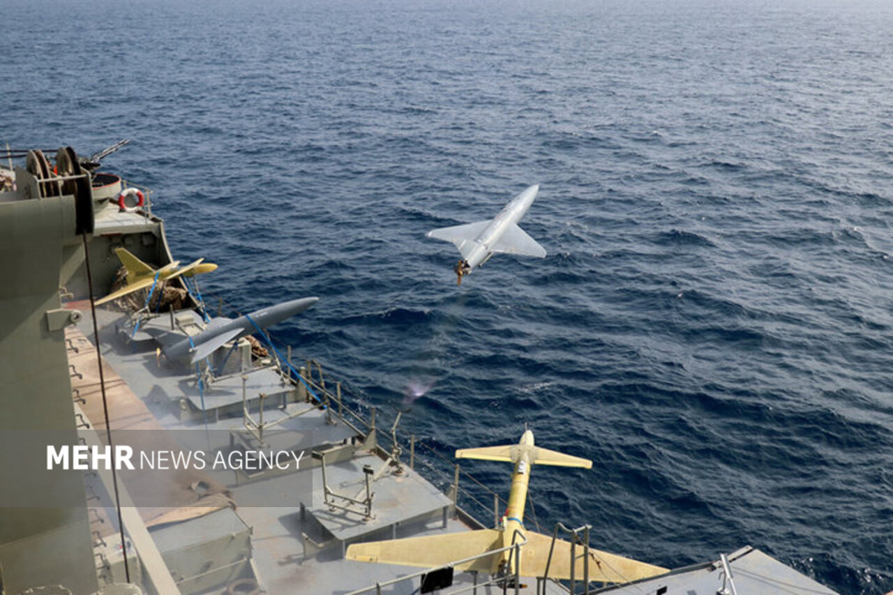 انهدام اهداف در ساحل و دریا توسط پهپادهای نیروی دریایی ارتش