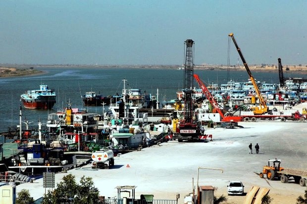 نخستین محموله فرآورده‌های نفتی از بندر خرمشهر به مقصد امارات صادر شد