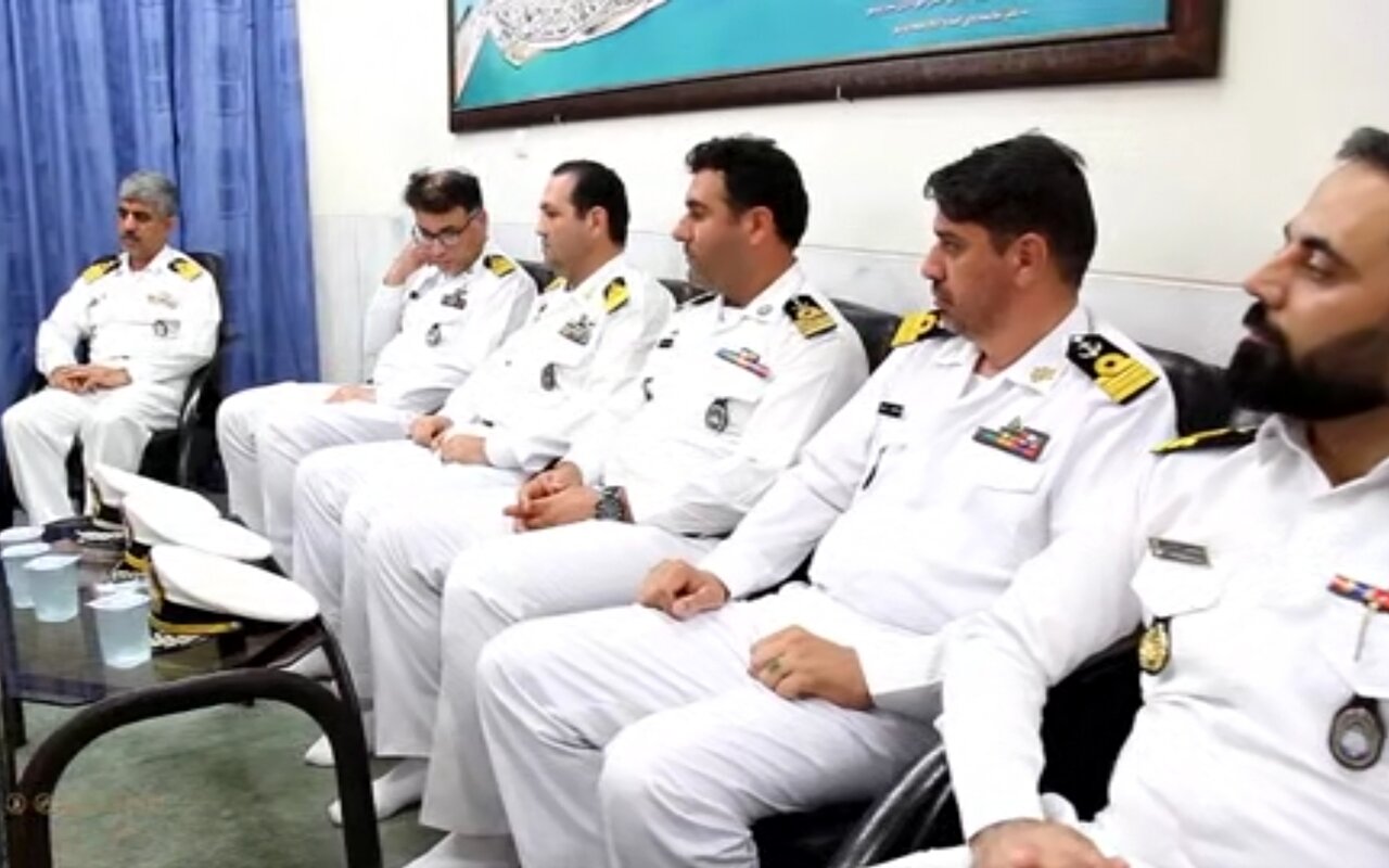 دیدار کارکنان نیروی دریایی ارتش با امام جمعه بوشهر