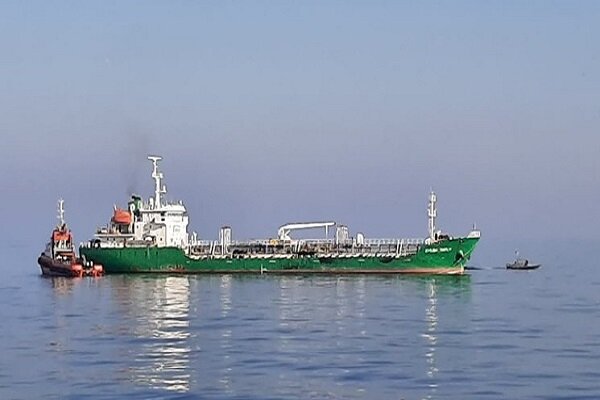 توقیف دو کشتی با ۴.۵میلیون لیتر سوخت قاچاق در خلیج‌فارس توسط سپاه