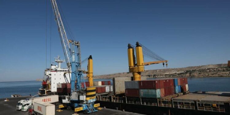 گام جدید کشتیرانی جمهوری اسلامی برای حمایت از صادرات به روسیه/ کریدور سرد بندر سالیانکا راه‌اندازی شد