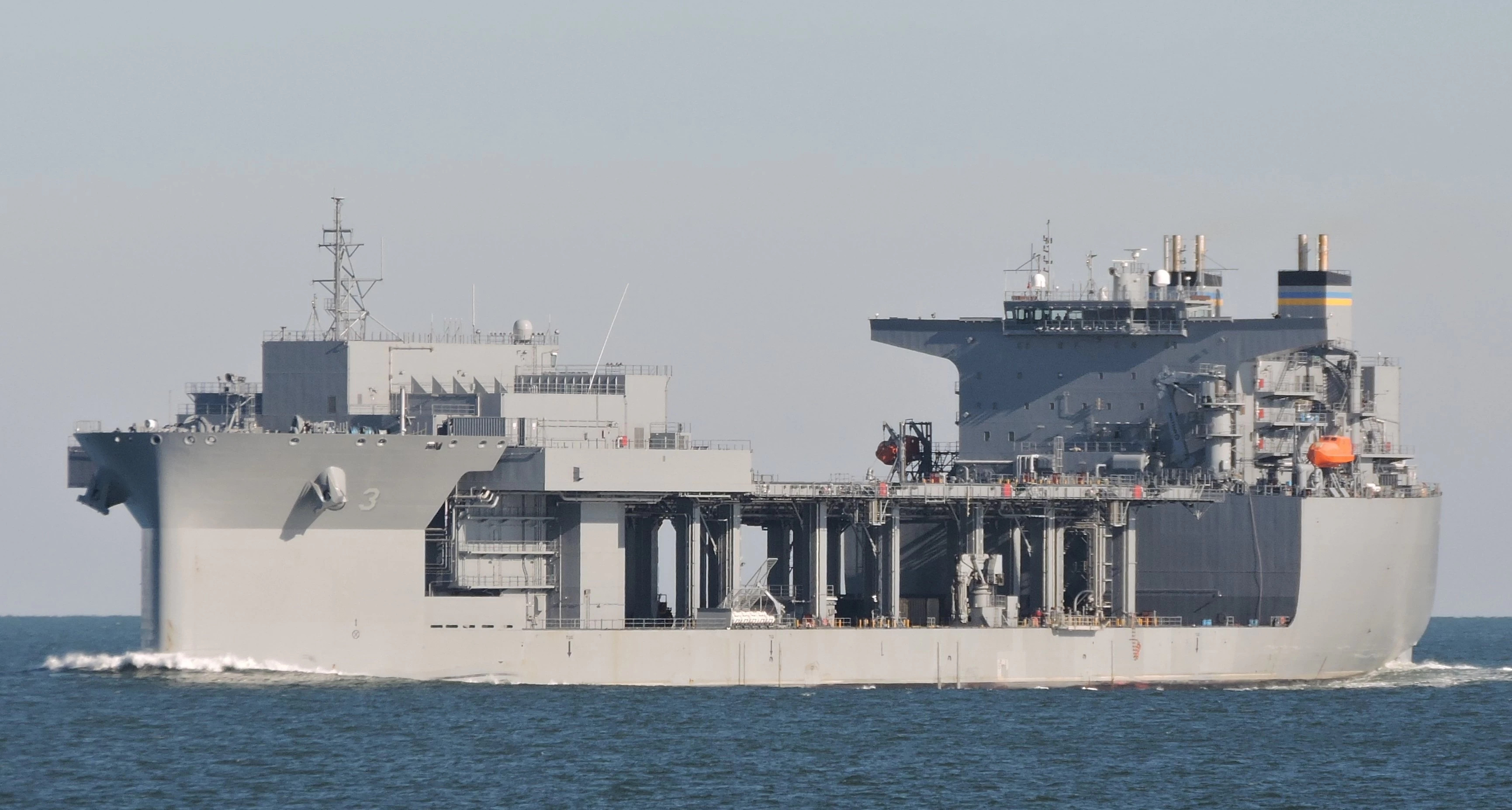 یمن کشتی لجستیکی نیروی دریایی آمریکا را هدف قرار داد