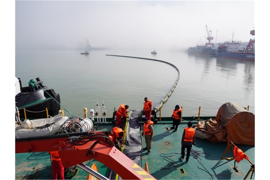 برگزاری مانور مقابله با آلودگی نفتی دریایی در منطقه ویژه اقتصادی بندر نوشهر