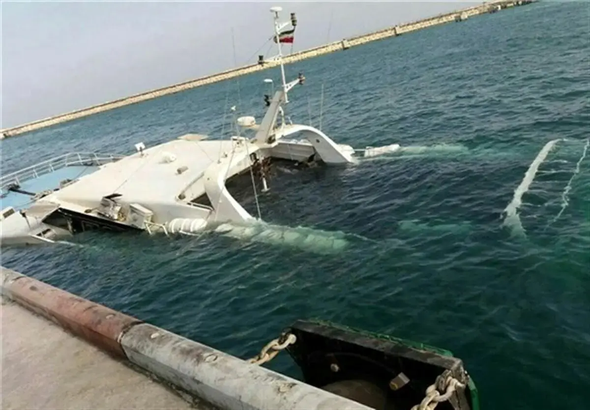 غرق شدن یک شناور در اثر تصادف دریایی با یک دستگاه لندیکرافت