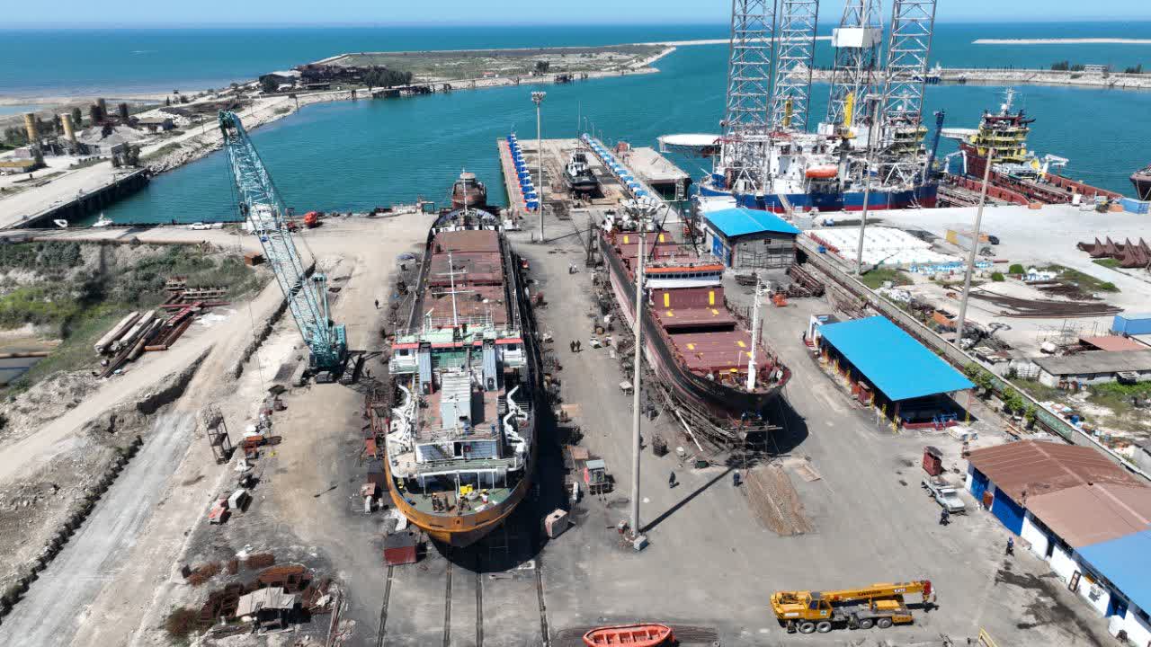 تعمیرات همزمان ۴ فروند شناور در مجتمع کاسپین شرکت صدرا  – شركت صنعتی دریایی ایران