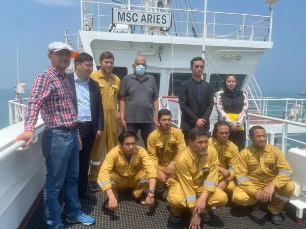 دیدار نمایندگان روسیه، پاکستان و فلیپین با دریانوردان کشتی MSC Aries