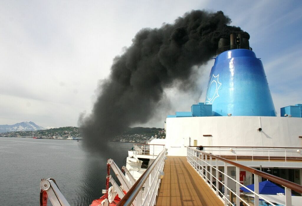 آلودگی دود هوا توسط کشتی
