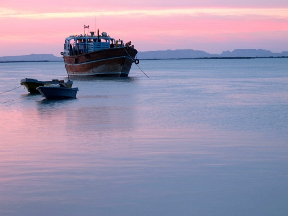 ۷۰ فروند لنج در سواحل مکران صید با قلاب انجام می‌دهند