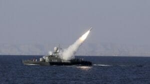 موشک قادر دست بلند نیرو‌های مسلح ایران در خلیج فارس