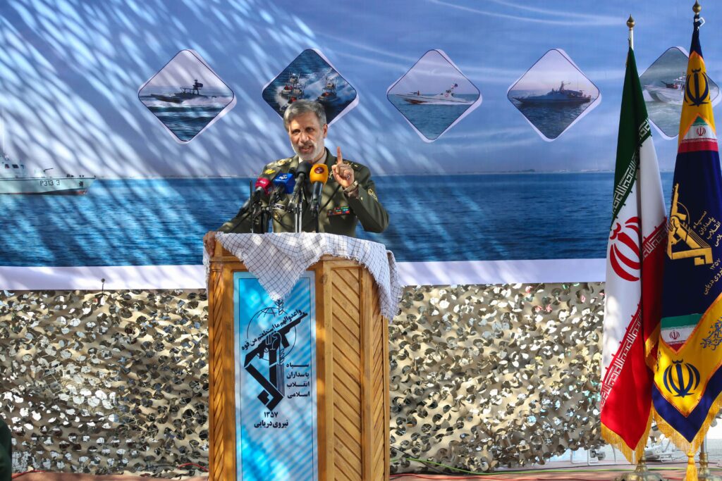 وزیر دفاع در مراسم تحویل دهی شناورهای تندروی هجومی رزمی به سپاه پاسداران