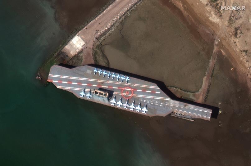تصویر ماهواره‌ای از ماکت ناو هواپیمابر آمریکا