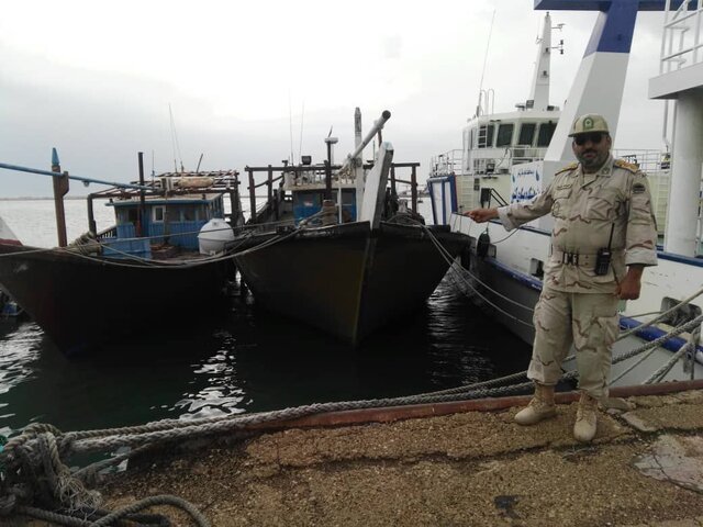 توقیف ۴ کشتی و قایق صیادی در آب‌های ساحلی بوشهر
